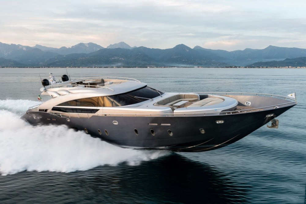 优雅的银色子弹 全球最快巡航艇spectre高速艇